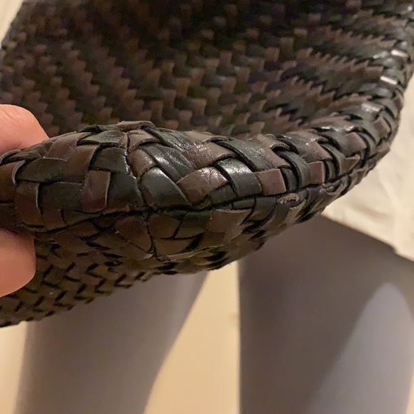 Leather crossbody bag - Picture 4 of 16